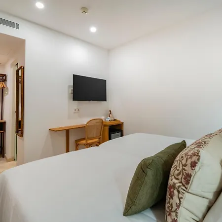 Boutique Petit París Hotel 4*