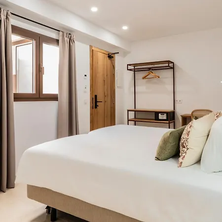 Boutique Petit Paris فندق بورت دي بوينسا