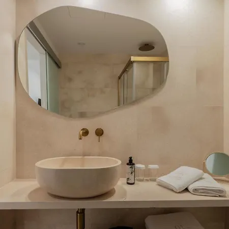 Boutique Petit Paris 4*